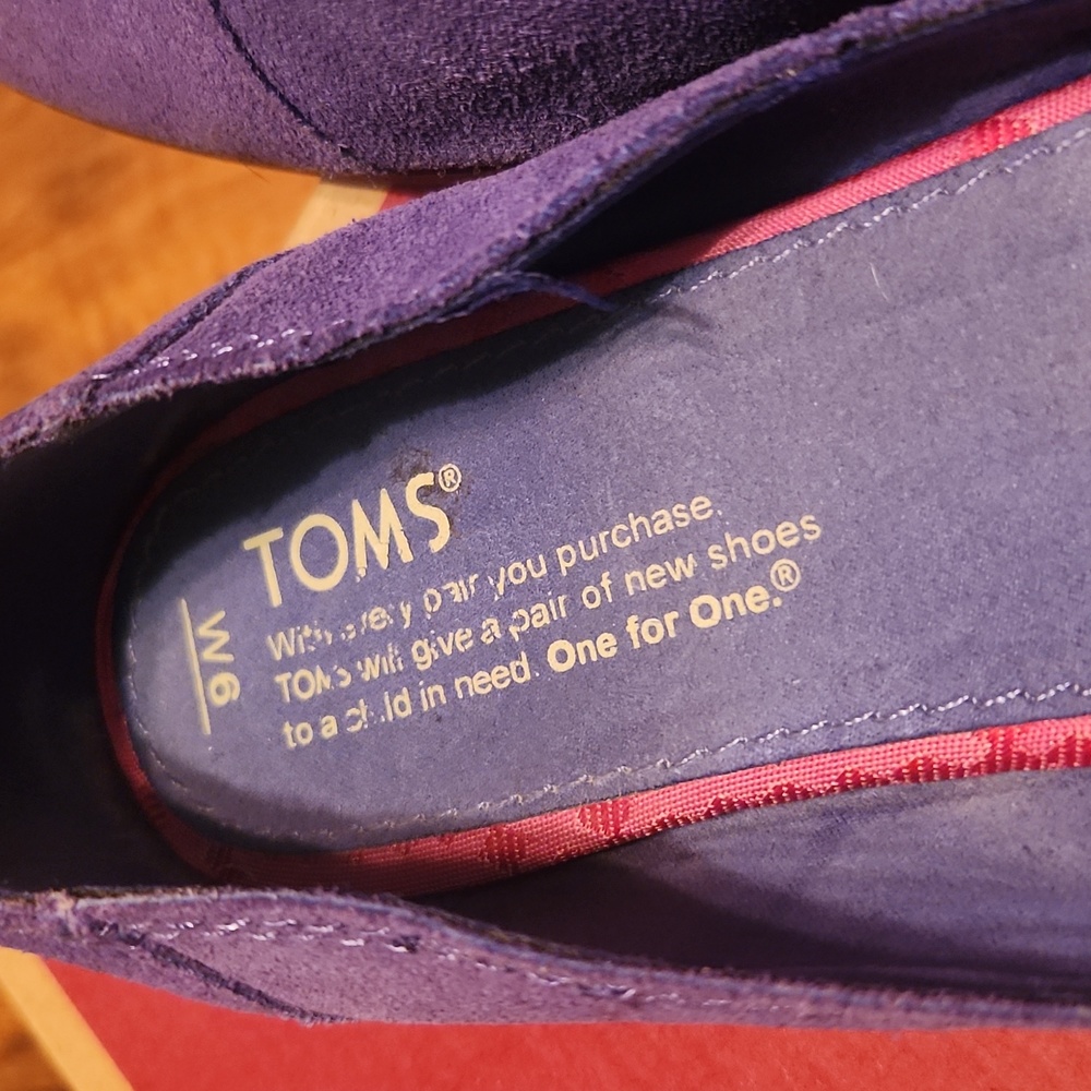 Shoes - Picture 3 of 4